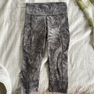 Like new lululemon cropped leggings